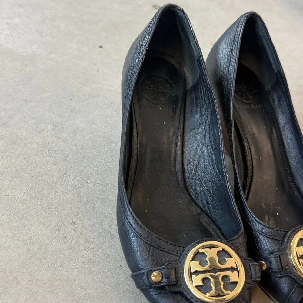 Tory Burch black leather wedge heels Sz 7.5